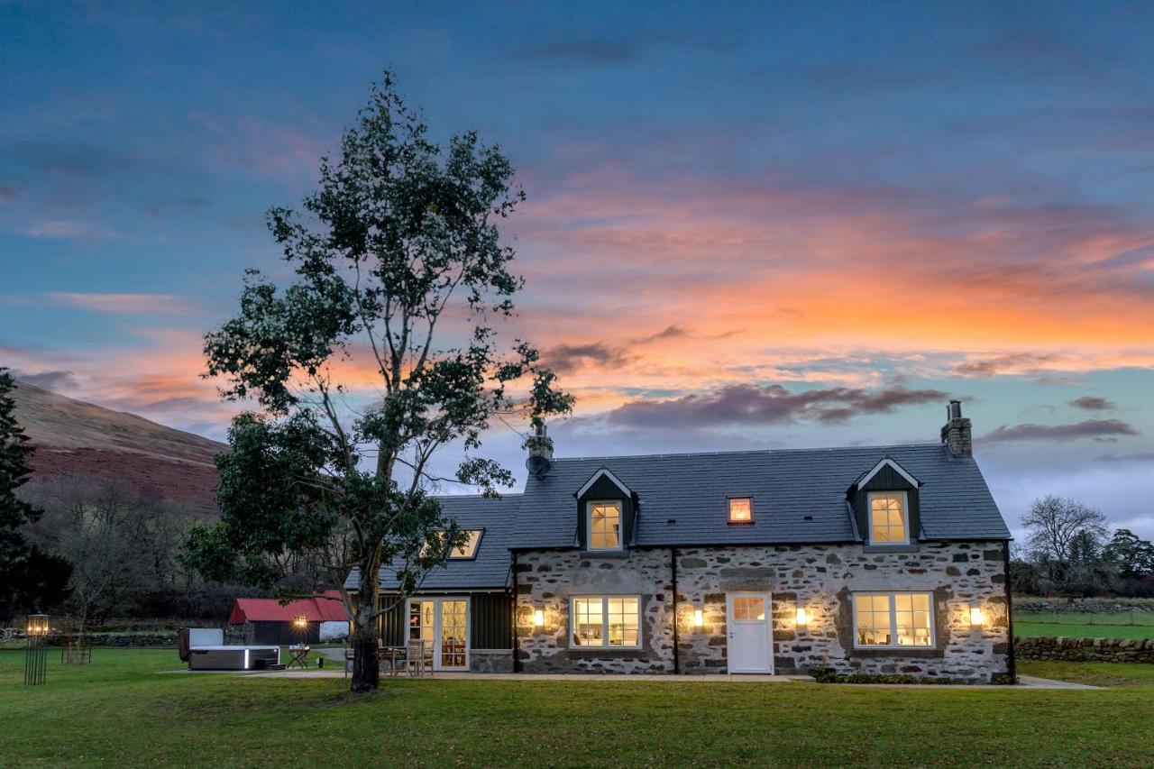 Dalveich Cottage, Hot Tub, 2 Bedroom, ล็อคเฮิร์นเฮด ภายนอก รูปภาพ